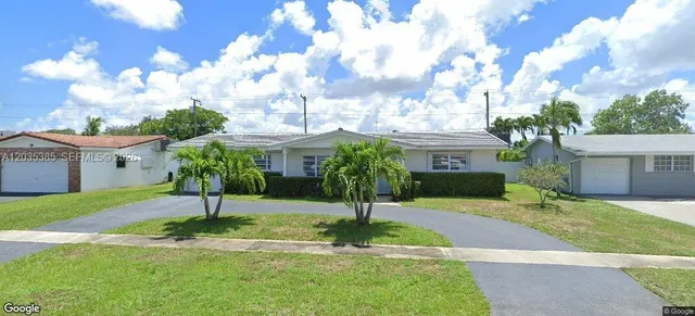 4-bedroom home at 614 S Crescent Drive, Hollywood