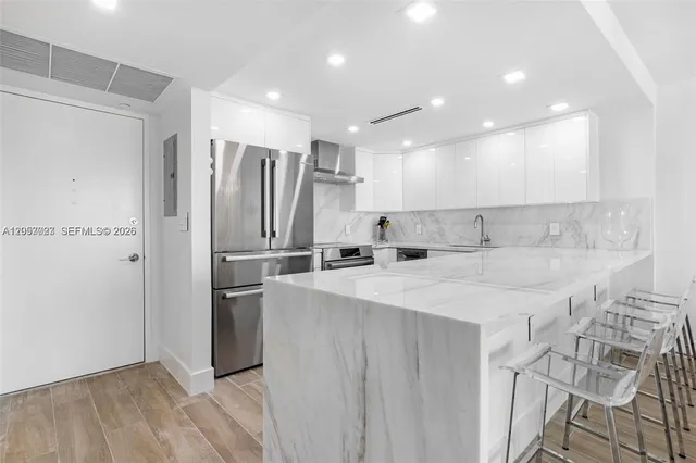 2-bedroom home at 5701 Collins Avenue #1707, Miami Beach