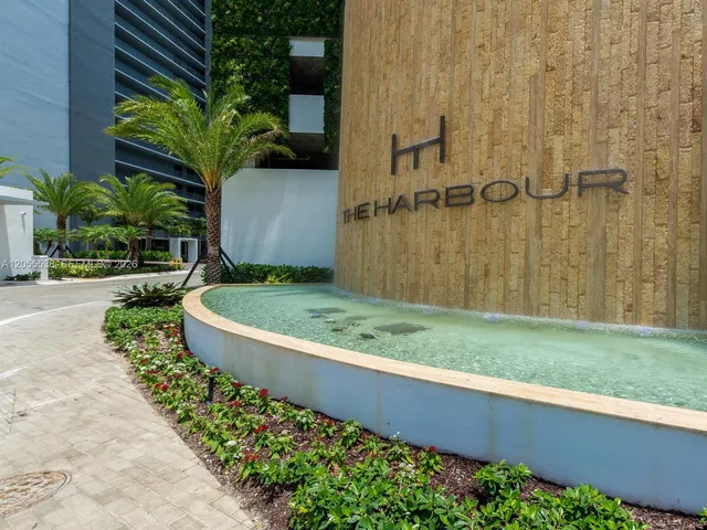 2-bedroom home at 16385 Biscayne Boulevard #1103, North Miami Beach