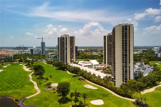 2-bedroom home at 20379 W Country Club Drive #433, Aventura