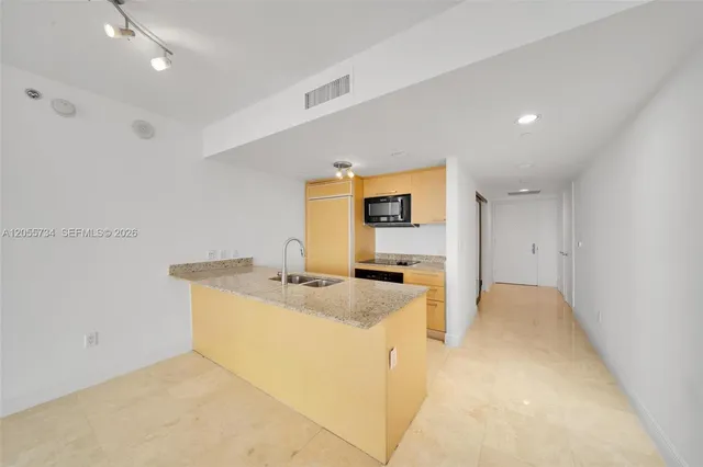 2-bedroom rental at 1800 S Ocean Drive #1809, Hallandale Beach