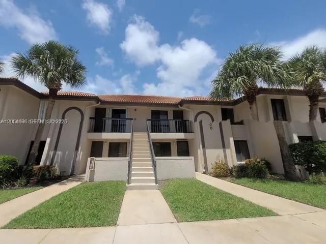 2-bedroom rental at 400 Club Circle #202, Boca Raton
