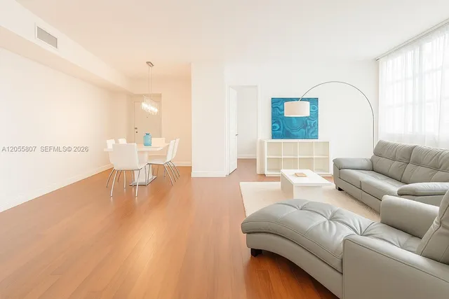 2-bedroom rental at 905 Brickell Bay Drive #1022, Miami