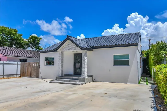 Commercial at 6575 SW 39th Terrace, Miami