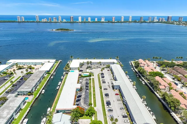 2-bedroom home at 117 Lehane Terrace #211, North Palm Beach