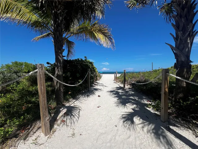 1-bedroom rental at 2457 Collins Avenue #402, Miami Beach