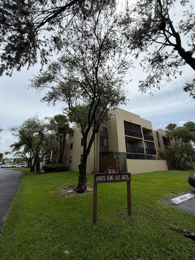 2-bedroom rental at 10875 SW 112th Avenue #303, Miami