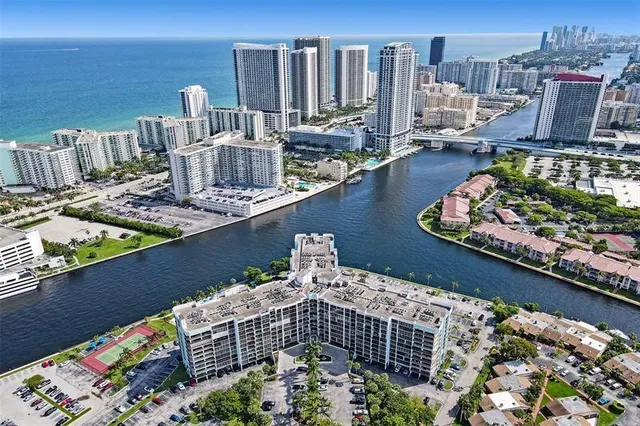 1-bedroom home at 200 Leslie Drive #626, Hallandale Beach