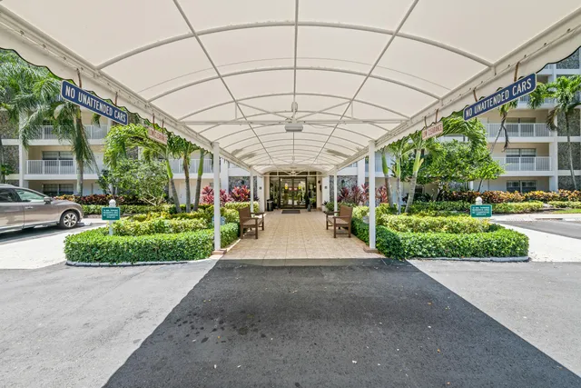2-bedroom home at 3510 Oaks Way #406, Pompano Beach