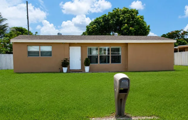 3-bedroom home at 465 Waseca DR Drive, Lake Worth