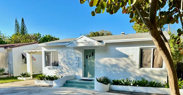 2-bedroom rental at 2425 Pierce Street, Hollywood