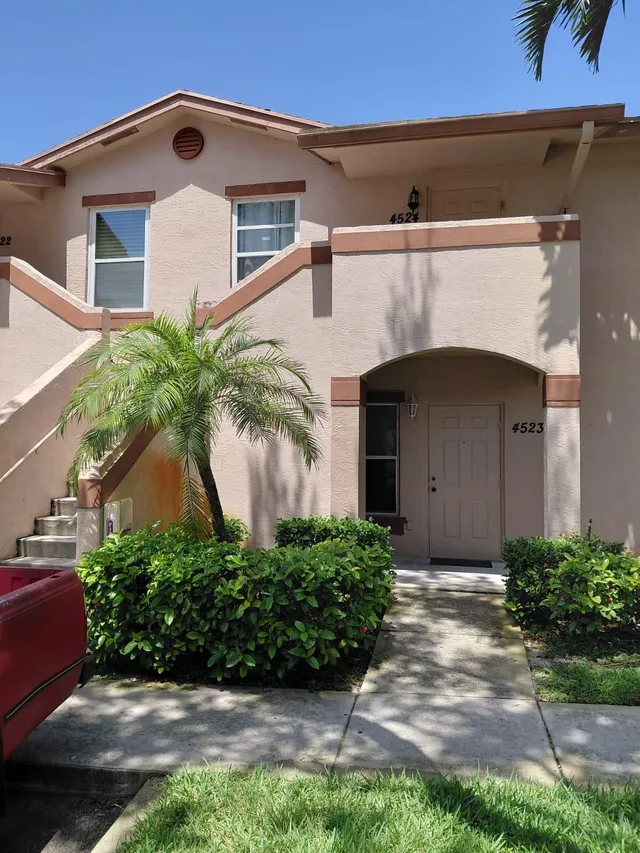 3-bedroom rental at 4524 Oak Terrace Drive, Greenacres