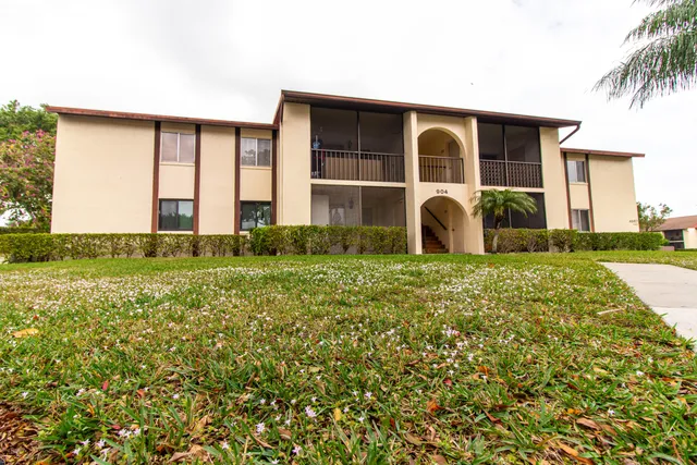 2-bedroom rental at 4987 SABLE PINE Circle #D2, West Palm Beach