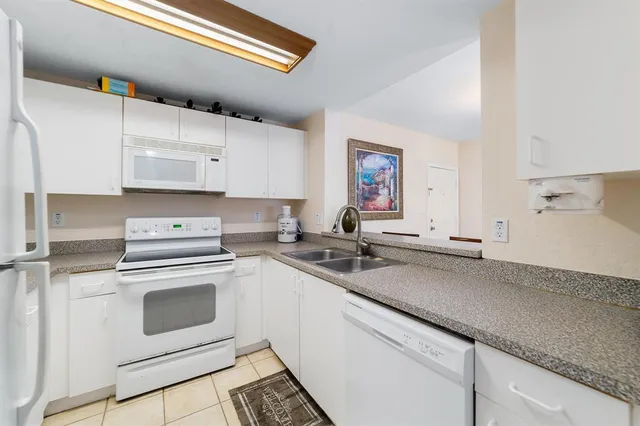 3-bedroom rental at 2901 RIVERSIDE Drive #201, Coral Springs