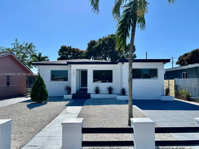 5-bedroom home at 542 E 20th Street, Hialeah