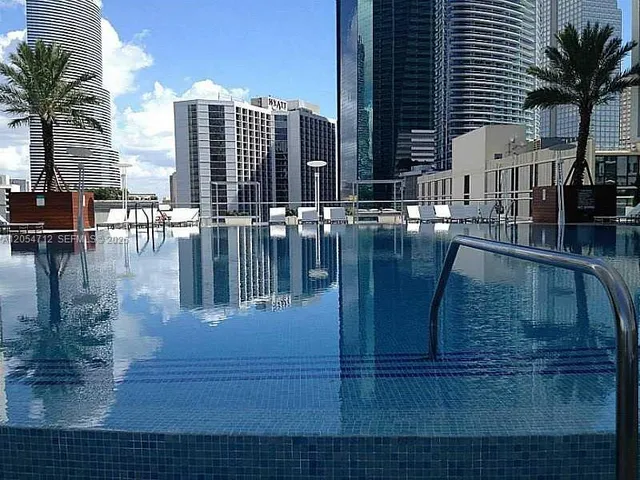 1-bedroom home at 500 Brickell Avenue #2303, Miami