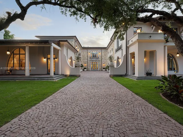 8-bedroom home at 5771 SW 94th Street, Pinecrest