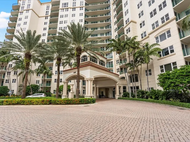 3-bedroom home at 20000 E Country Club Drive #416, Aventura