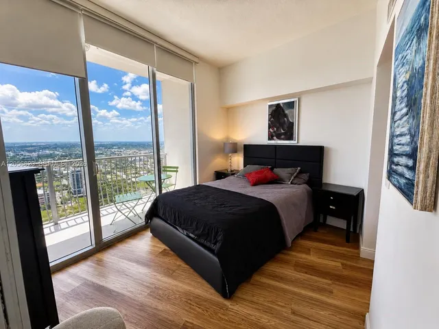 1-bedroom rental at 1750 N Bayshore Drive #5614, Miami
