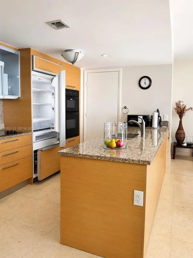 1-bedroom rental at 1830 S Ocean Drive #1407, Hallandale Beach