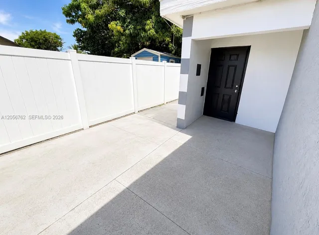 1-bedroom rental at 3461 Charleston Boulevard #2, Fort Lauderdale