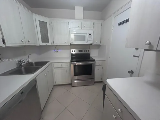 2-bedroom rental at 5700 NE 22nd Way #324, Fort Lauderdale