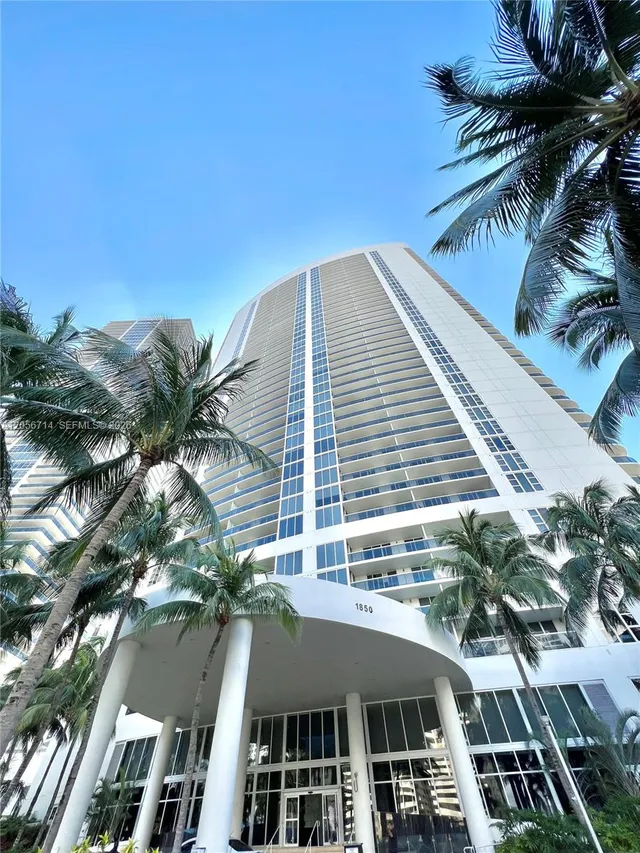 3-bedroom rental at 1850 S Ocean Drive #2204, Hallandale Beach