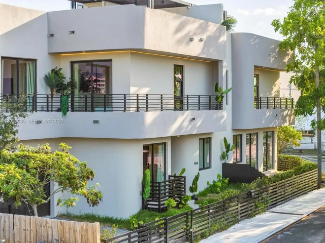 5-bedroom rental at 984 SW 10th Street #1, Miami