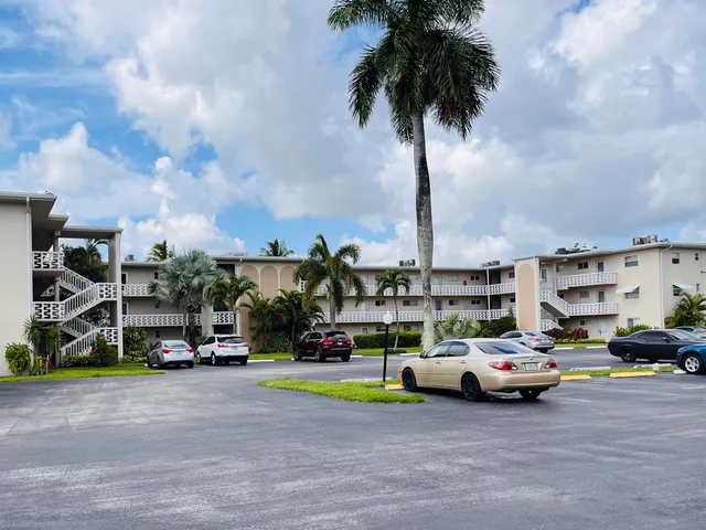 1-bedroom rental at 2812 S Garden Drive #206, Lake Worth