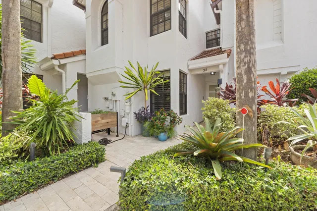 2-bedroom home at 2359 Treasure Isle Drive #33, Palm Beach Gardens