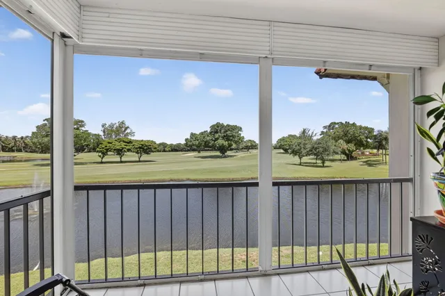 2-bedroom home at 9923 S Hollybrook Lake Drive #305, Pembroke Pines
