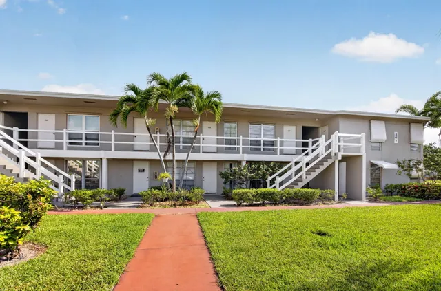 1-bedroom home at 309 Circle Drive S, Boynton Beach