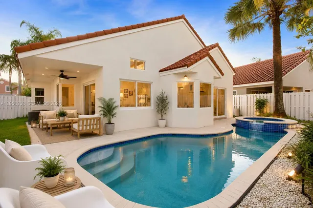 3-bedroom home at 325 Somerset Way, Weston