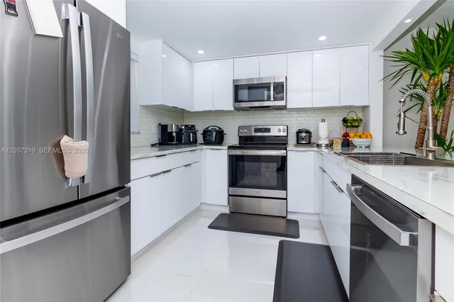 3-bedroom home at 469 N Pine Island Road #B308, Plantation