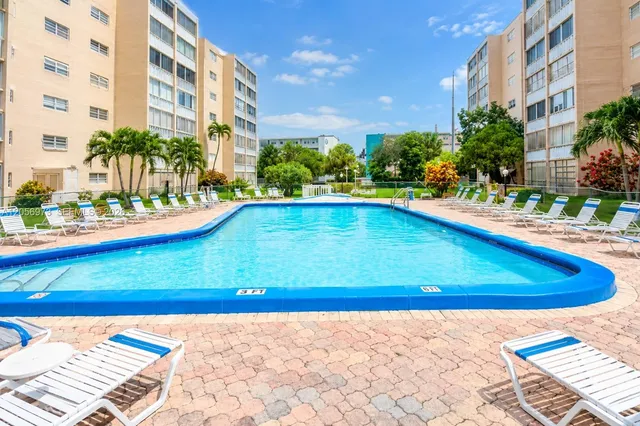 2-bedroom home at 301 NE 14th Avenue #507, Hallandale Beach