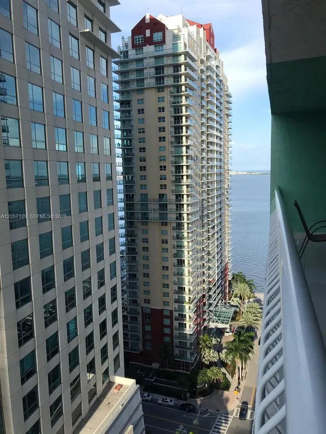 1-bedroom rental at 1200 Brickell Bay Drive #2418, Miami