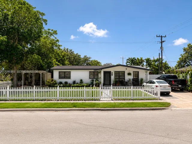 3-bedroom rental at 7061 Moseley Street, Hollywood