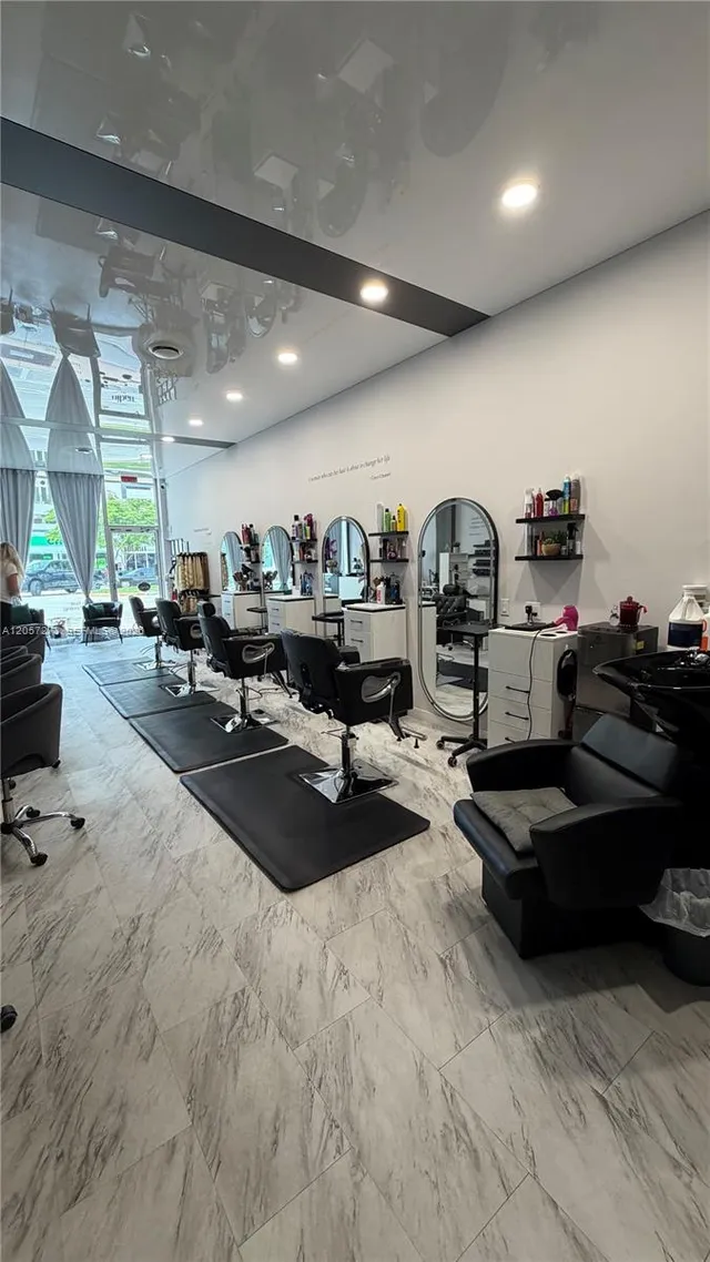 Commercial at 2119 Hollywood Boulevard, Hollywood