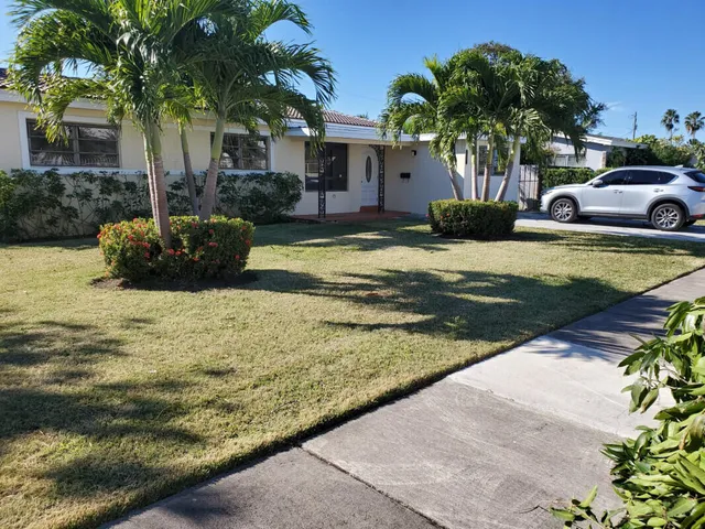 4-bedroom rental at 2460 NE 215th Street, Miami