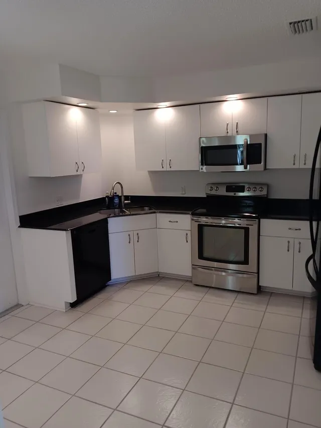 3-bedroom rental at 23157 Fountain View Drive #E, Boca Raton