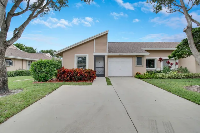 2-bedroom rental at 8055 SWEETBRIAR Way, Boca Raton