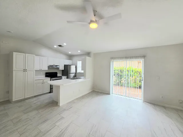3-bedroom rental at 569 E Ridge Circle N, Boynton Beach