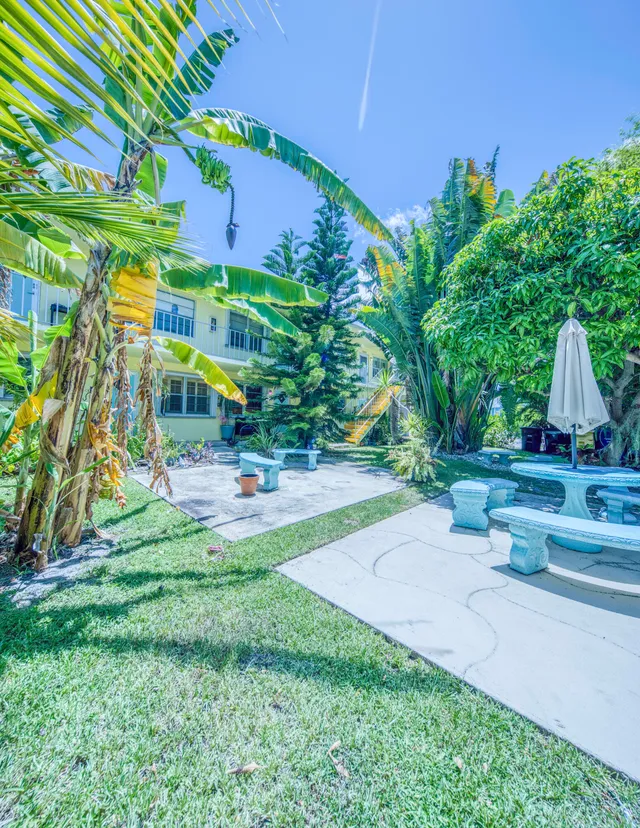 1-bedroom rental at 216 N FEDERAL Highway #8, Lake Worth Beach