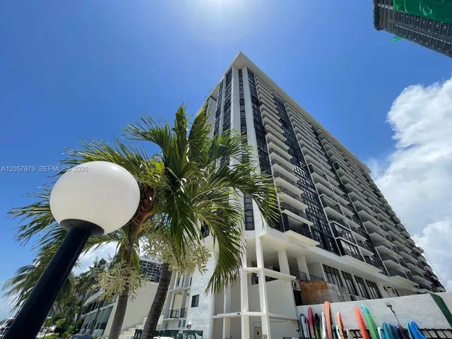 3-bedroom home at 1865 Brickell Avenue #1865, Miami
