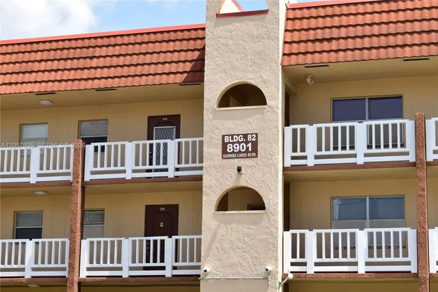 2-bedroom home at 8901 Sunrise Lakes Boulevard #211, Sunrise