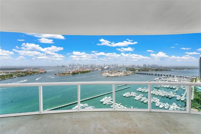 3-bedroom home at 1000 S Pointe Drive #2501, Miami Beach
