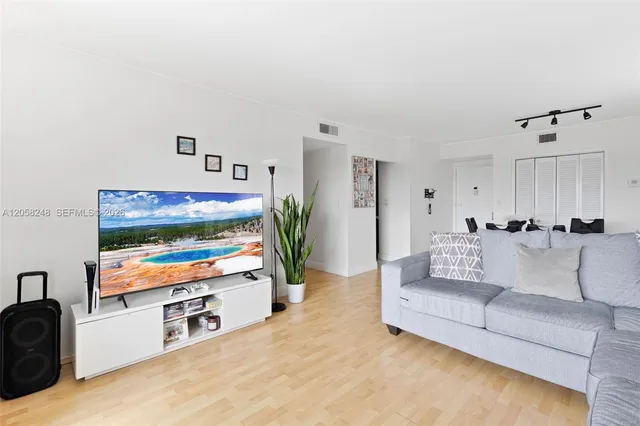 2-bedroom home at 4400 Hillcrest Dr 901b #901B, Hollywood