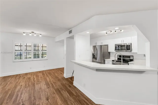 2-bedroom home at 9005 W Sunrise Boulevard #9005, Plantation