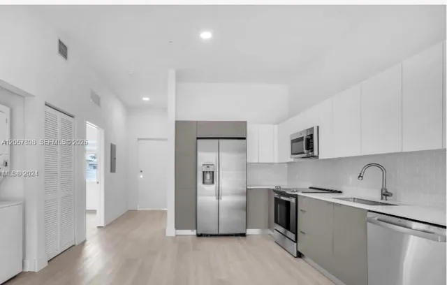 2-bedroom rental at 501 W Dixie Hwy C101 #C101, Hallandale Beach