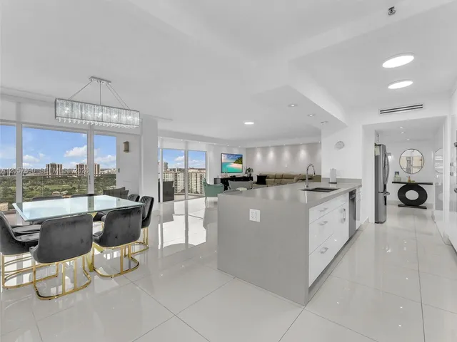 2-bedroom rental at 19707 Turnberry Way #21D, Aventura